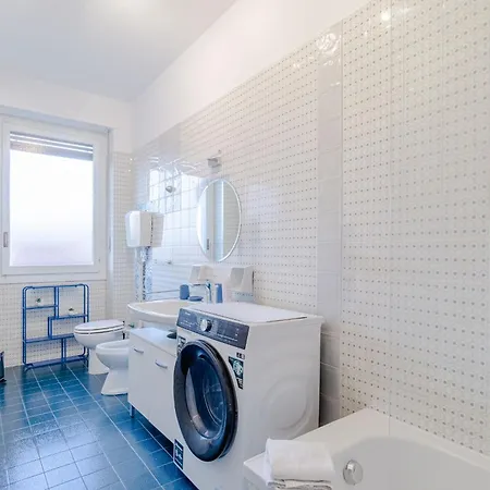 Guesthost - The Window Over The Mole Stunning X4