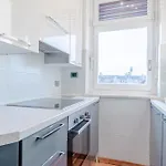 Guesthost - The Window Over The Mole Stunning X4 Апартаменты *
