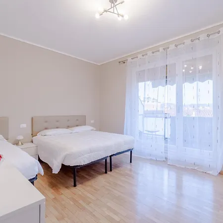 Guesthost - The Window Over The Mole Stunning X4 Apartman Torino