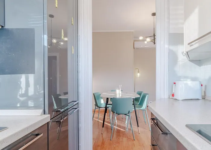 Guesthost - The Window Over The Mole Stunning X4
